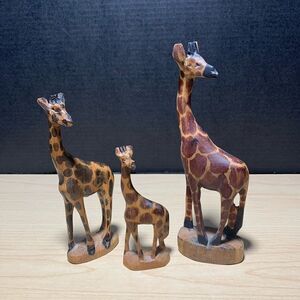 ‎Hand Carved Giraffes Set of 3